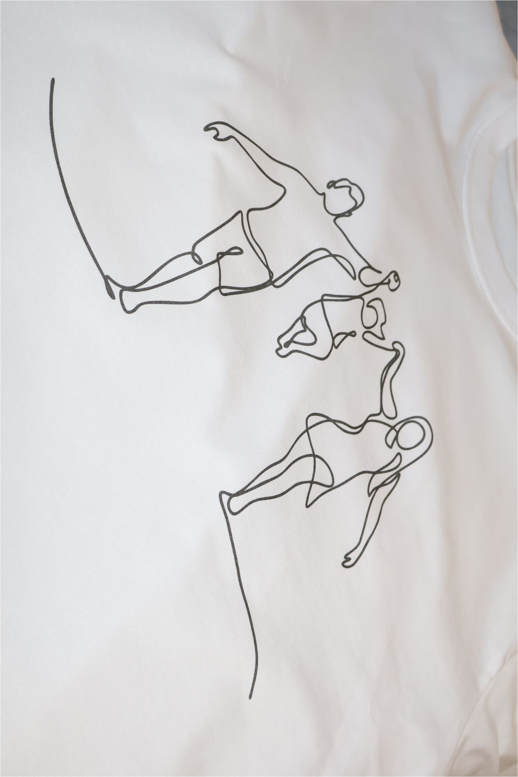 Lines of Love t-shirt brysttryk detalje